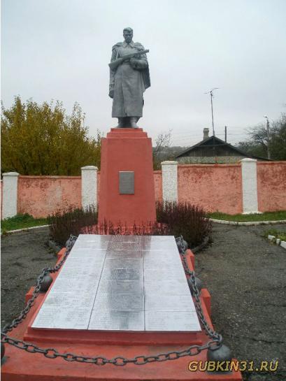 Памятник в переулке Героев
